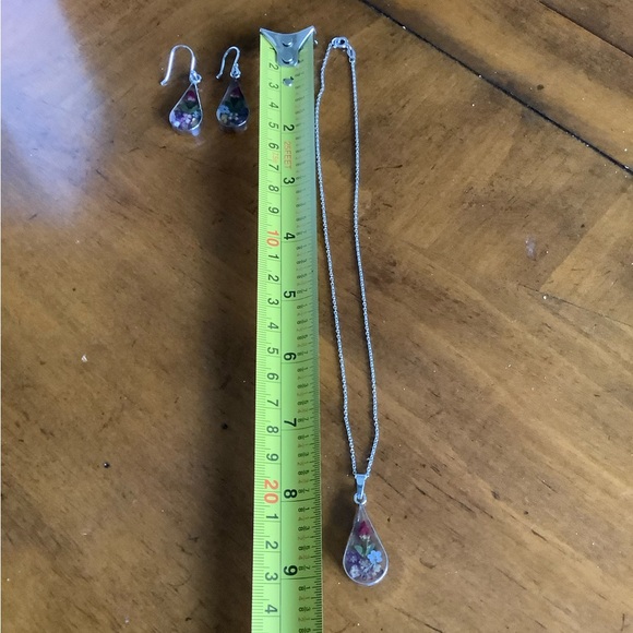 NWOT Teardrop Pressed Flowers Necklace & Earrings - Picture 5 of 8